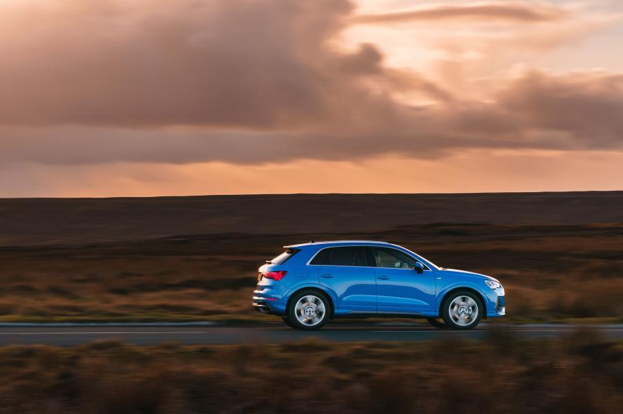  Audi Q3 35 TFSI S-Line (8U) 2018 года  (UK) (фото 28 из 40)